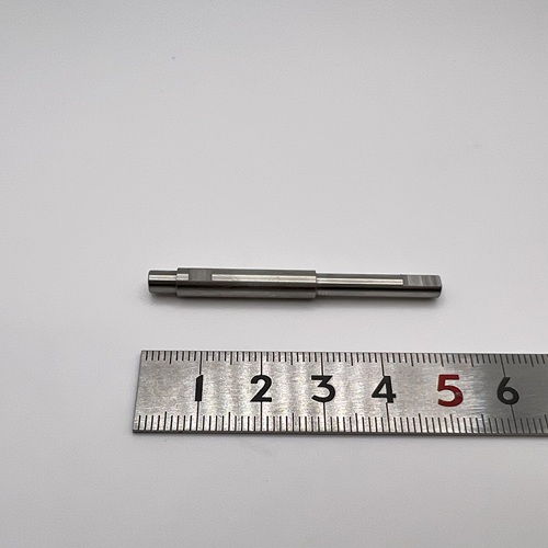 【加工事例紹介】SUS303 モーター用小径シャフト部品（φ6×50）